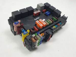 CAJA RELES / FUSIBLES A2219006902 MERCEDES CLASE S (W221) BERLINA Autodesguaces Alicante