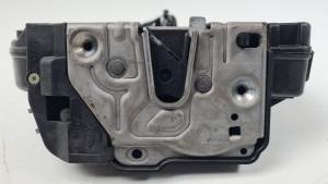 CERRADURA PUERTA TRASERA DERECHA 2197300235Q8 MERCEDES CLASE CLS (W219) Autodesguaces Alicante