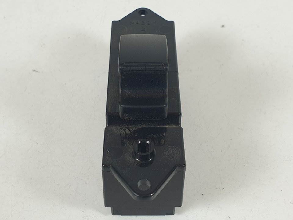 MANDO ELEVALUNAS DELANTERO DERECHO - 8608A061 - MITSUBISHI - OUTLANDER (CW0)