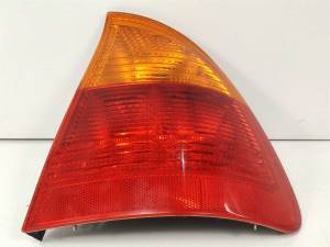 PILOTO TRASERO DERECHO 28670202 BMW SERIE 3 TOURING (E46) Autodesguaces Alicante