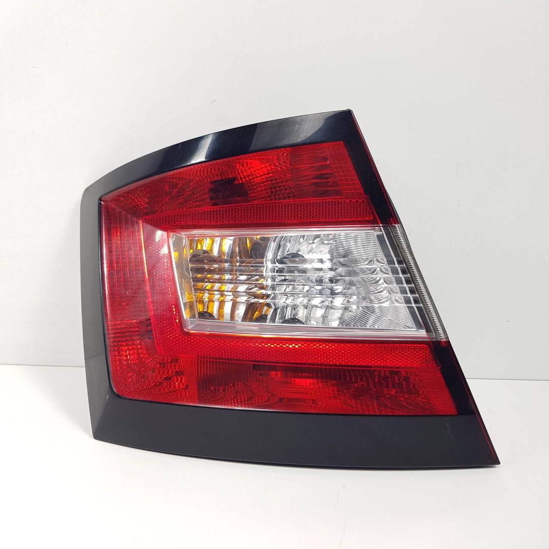 PILOTO TRASERO IZQUIERDO - 6V6945095 - SKODA - FABIA