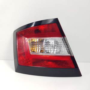 PILOTO TRASERO IZQUIERDO 6V6945095 SKODA FABIA Autodesguaces Alicante
