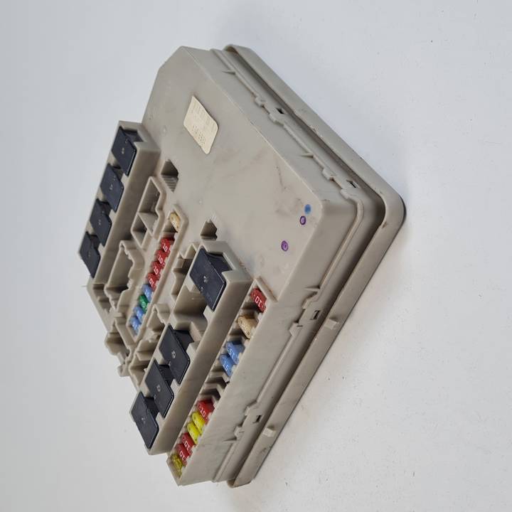 CAJA RELES / FUSIBLES