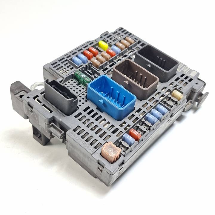 CAJA RELES / FUSIBLES 9674921980 PEUGEOT 508 SW Autodesguaces Alicante