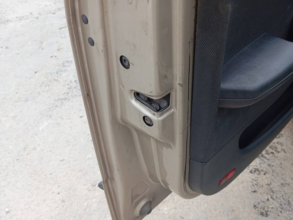 CERRADURA PUERTA DELANTERA IZQUIERDA