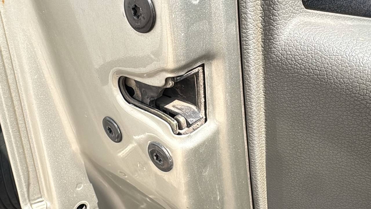 CERRADURA PUERTA DELANTERA IZQUIERDA