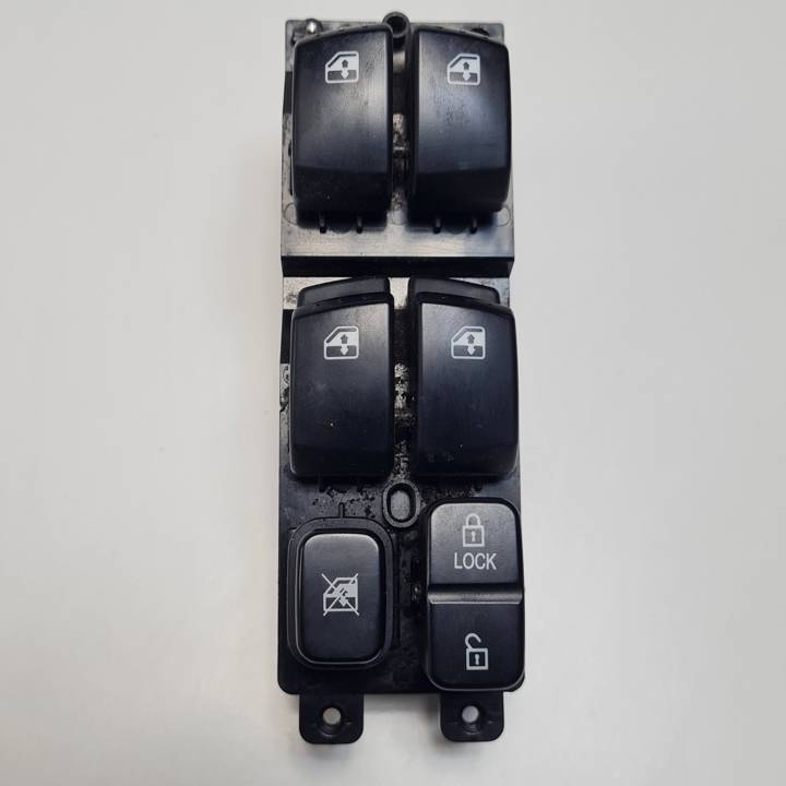 MANDO ELEVALUNAS DELANTERO IZQUIERDO 8582021000 SSANGYONG RODIUS Autodesguaces Alicante