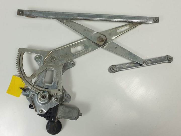 ELEVALUNAS DELANTERO DERECHO 8571035180 TOYOTA PRIUS (NHW20) Autodesguaces Alicante