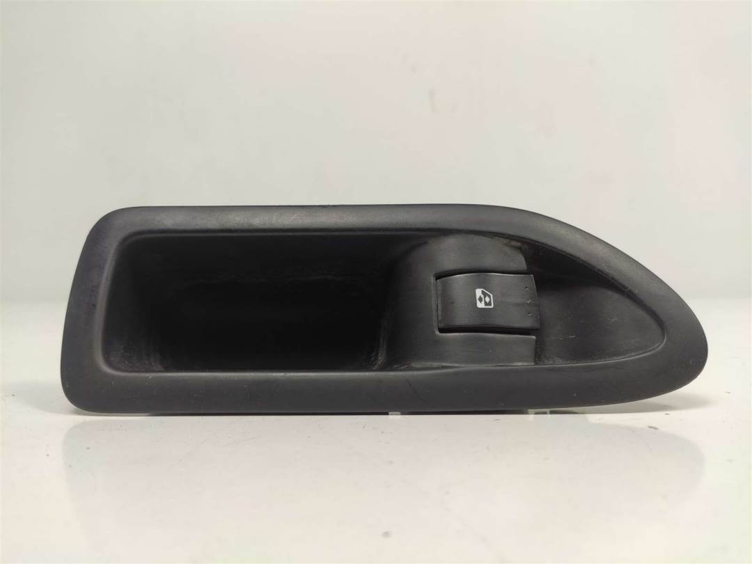 MANDO ELEVALUNAS DELANTERO DERECHO - 8200016014 - RENAULT - LAGUNA II GRANDTOUR (KG0)