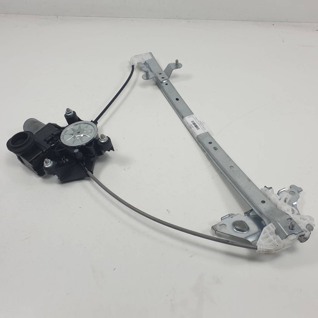 ELEVALUNAS TRASERO DERECHO - 8571042150 - TOYOTA - RAV4