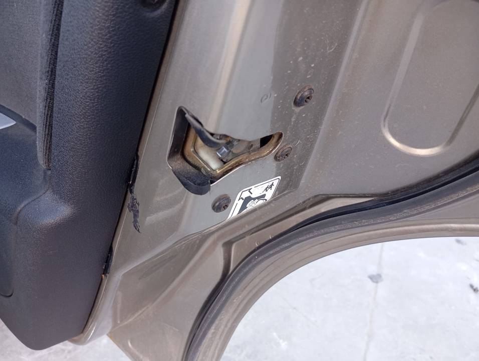 CERRADURA PUERTA TRASERA DERECHA