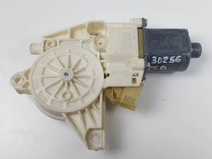 MOTOR ELEVALUNAS TRASERO DERECHO A2048200542 MERCEDES CLASE C (W204) BERLINA Autodesguaces Alicante