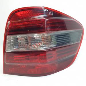PILOTO TRASERO DERECHO A1648204064 MERCEDES CLASE M (W164) Autodesguaces Alicante