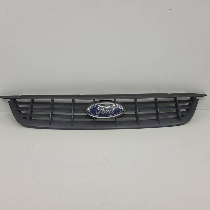 REJILLA DELANTERA 8M5J8200AA FORD FOCUS LIM. (CB4) Autodesguaces Alicante