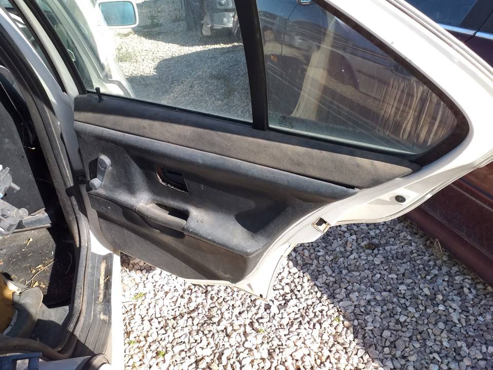 GUARNECIDO PUERTA TRASERA DERECHA