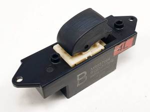 MANDO ELEVALUNAS DELANTERO DERECHO MR587944 MITSUBISHI OUTLANDER (CW0) Autodesguaces Alicante