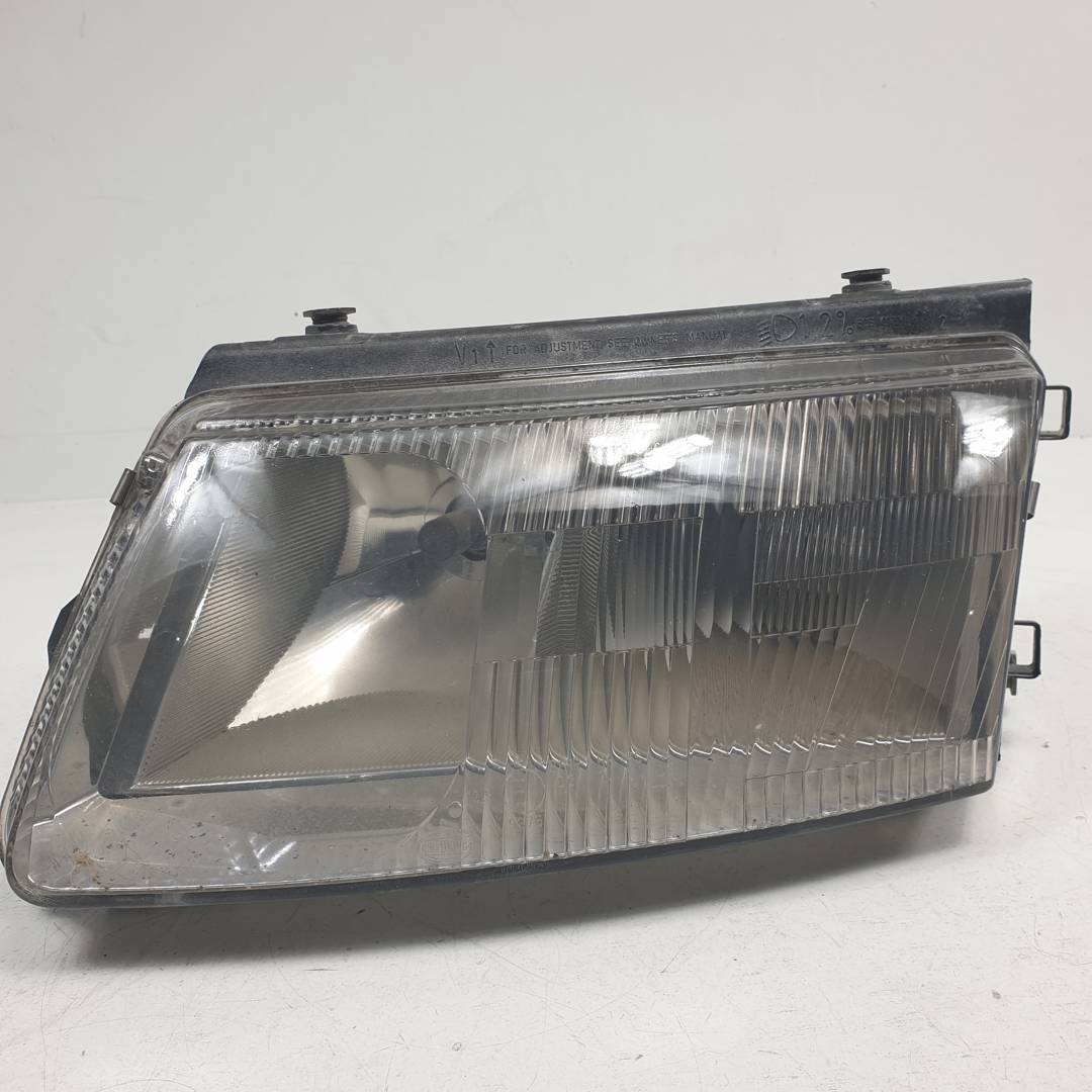 FARO IZQUIERDO - VOLKSWAGEN - PASSAT BERLINA (3B2)