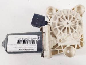 MOTOR ELEVALUNAS DELANTERO DERECHO 2118201742 MERCEDES CLASE C (W203) FAMILIAR Autodesguaces Alicante