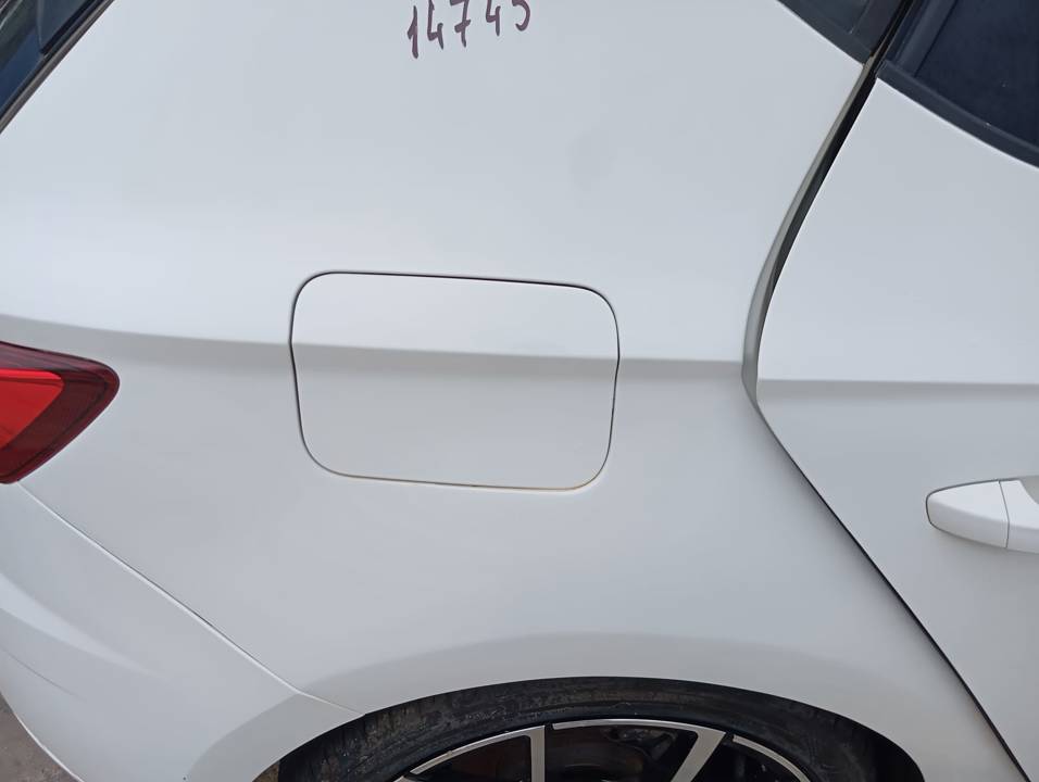 TAPA EXTERIOR COMBUSTIBLE