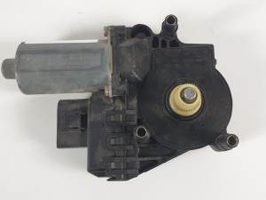 MOTOR ELEVALUNAS TRASERO IZQUIERDO 0130821784 AUDI A6 BERLINA (4B2) Autodesguaces Alicante