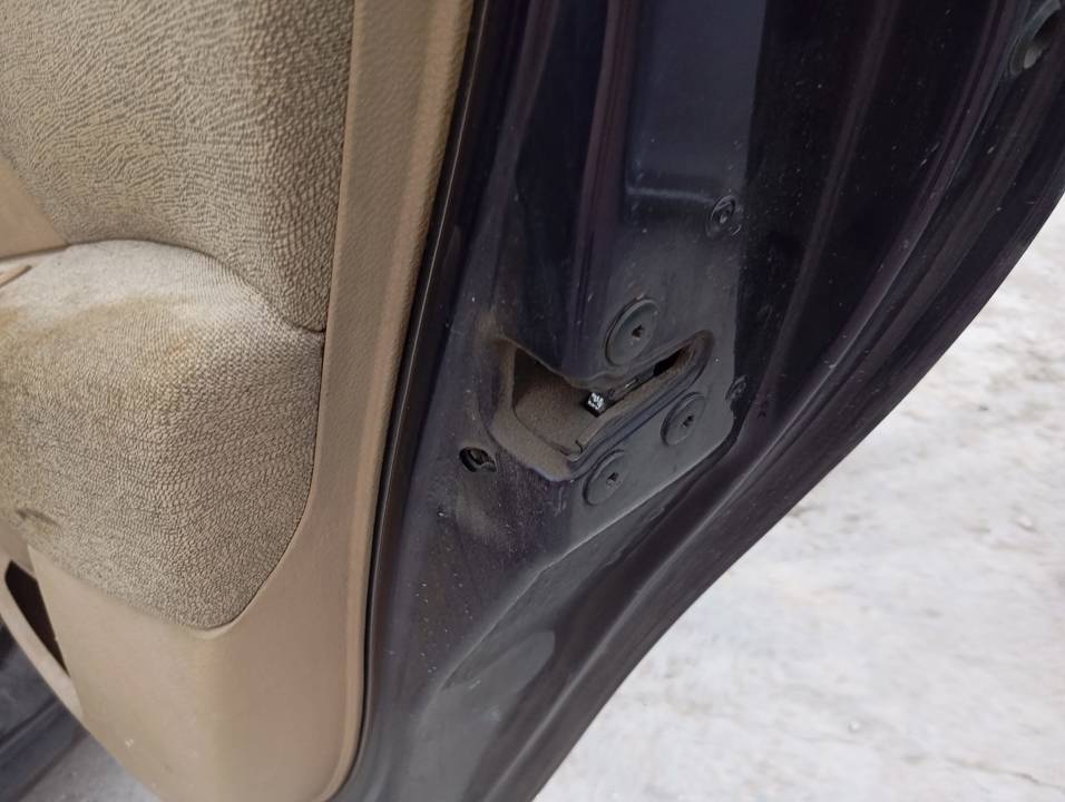 CERRADURA PUERTA TRASERA DERECHA