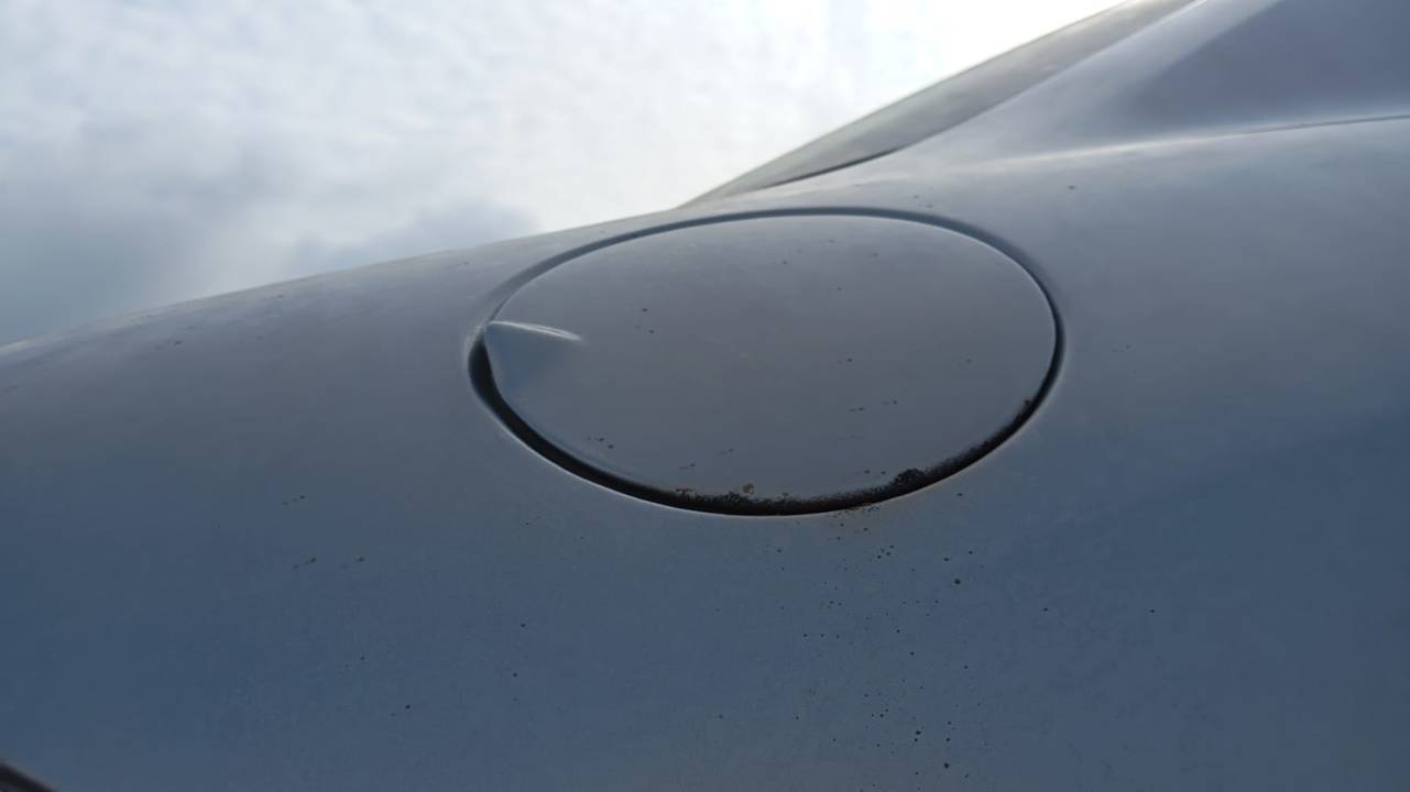 TAPA EXTERIOR COMBUSTIBLE