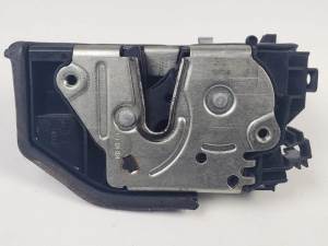 CERRADURA PUERTA TRASERA IZQUIERDA 7202147 BMW X3 (E83) Autodesguaces Alicante