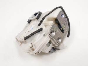 CERRADURA PUERTA TRASERA DERECHA 8J28B0348 MAZDA 6 KOMBI (GH) Autodesguaces Alicante