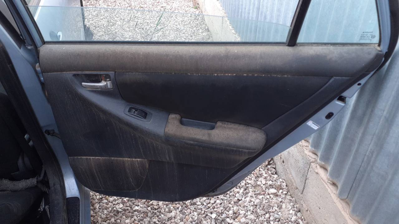 GUARNECIDO PUERTA TRASERA DERECHA