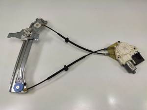 ELEVALUNAS TRASERO DERECHO 827306548R RENAULT MEGANE III SPORT TOURER Autodesguaces Alicante