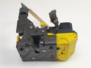 CERRADURA PUERTA DELANTERA DERECHA 8650547 VOLVO V70 FAMILIAR Autodesguaces Alicante