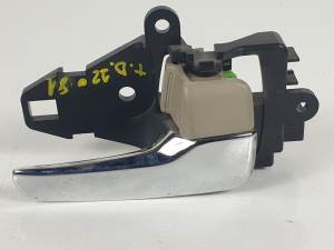 MANETA INTERIOR TRASERA DERECHA MNT105360 MITSUBISHI OUTLANDER (CW0) Autodesguaces Alicante