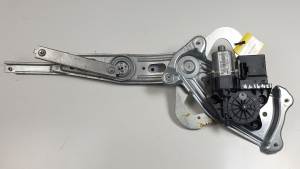 ELEVALUNAS TRASERO DERECHO 827303178R RENAULT SCENIC III (JZ) Autodesguaces Alicante