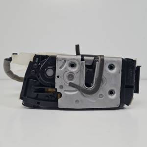 CERRADURA PUERTA DELANTERA DERECHA A2047202435 MERCEDES CLASE E (W212) FAMILIAR Autodesguaces Alicante