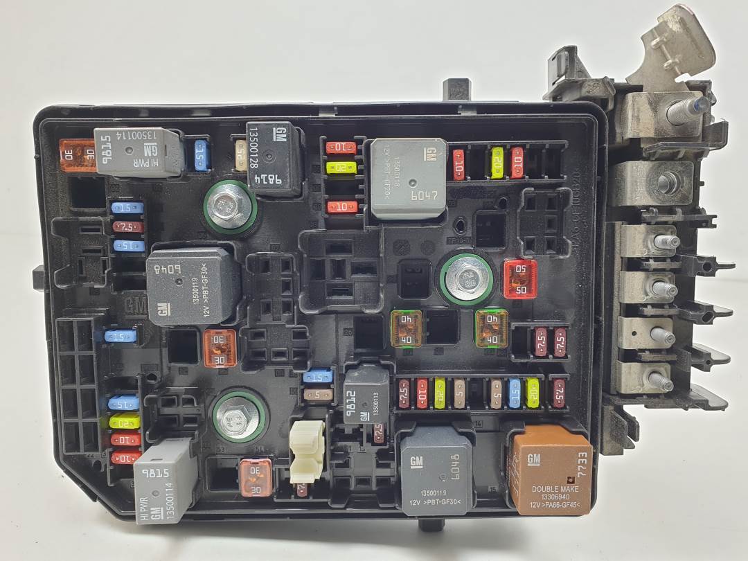 CAJA RELES / FUSIBLES - 39040853 - OPEL - ASTRA K SPORTS TOURER