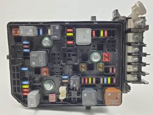 CAJA RELES / FUSIBLES 39040853 OPEL ASTRA K SPORTS TOURER Autodesguaces Alicante