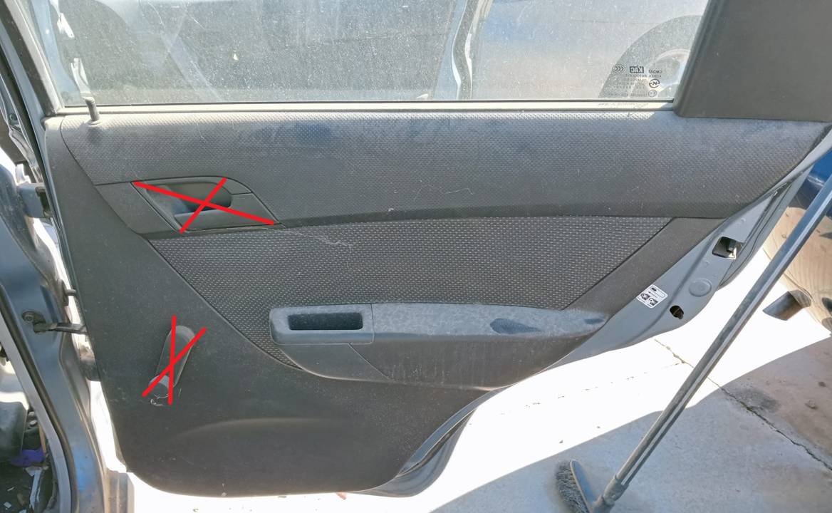 GUARNECIDO PUERTA TRASERA DERECHA
