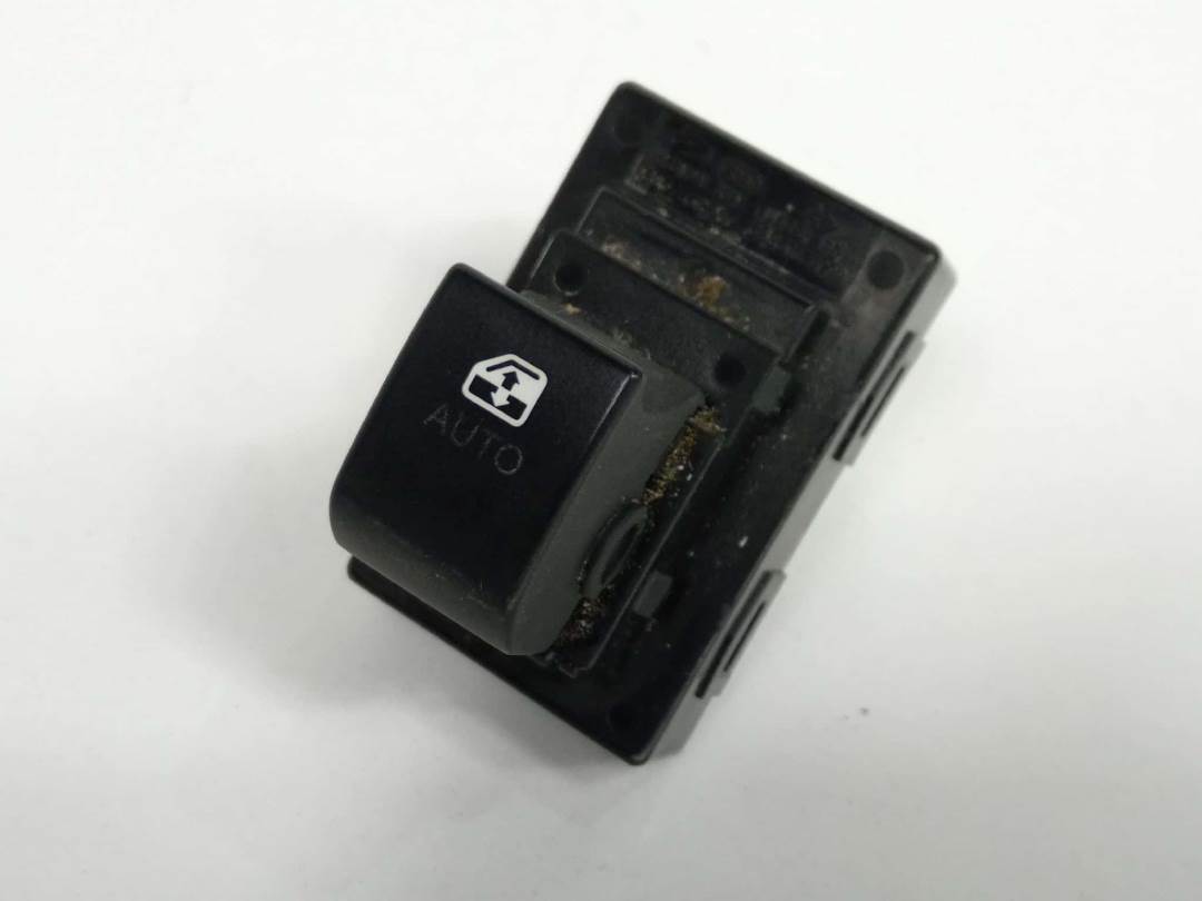 MANDO ELEVALUNAS DELANTERO DERECHO - 935751H100 - KIA - CEE'D (ED)