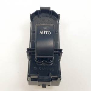 MANDO ELEVALUNAS DELANTERO DERECHO 8403048070 LEXUS RX Autodesguaces Alicante