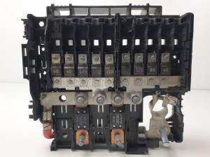 CAJA RELES / FUSIBLES LAND ROVER RANGE ROVER EVOQUE Autodesguaces Alicante