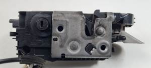 CERRADURA PUERTA DELANTERA DERECHA 9688079880 PEUGEOT 208 Autodesguaces Alicante