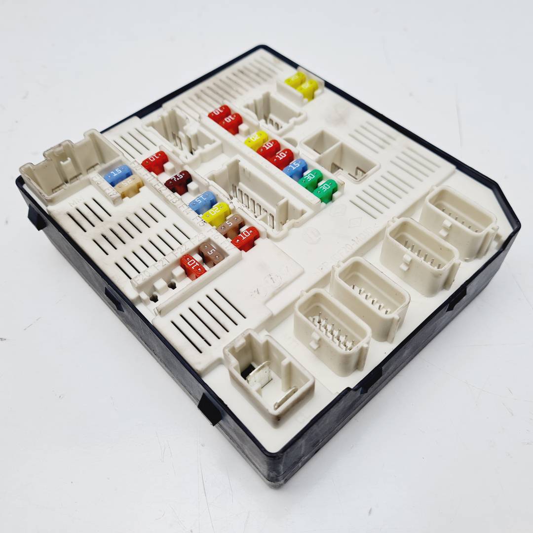 CAJA RELES / FUSIBLES - 284B68744R - RENAULT - LAGUNA GRANDTOUR III