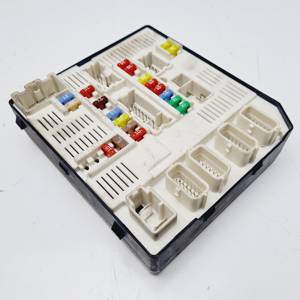 CAJA RELES / FUSIBLES 284B68744R RENAULT LAGUNA GRANDTOUR III Autodesguaces Alicante
