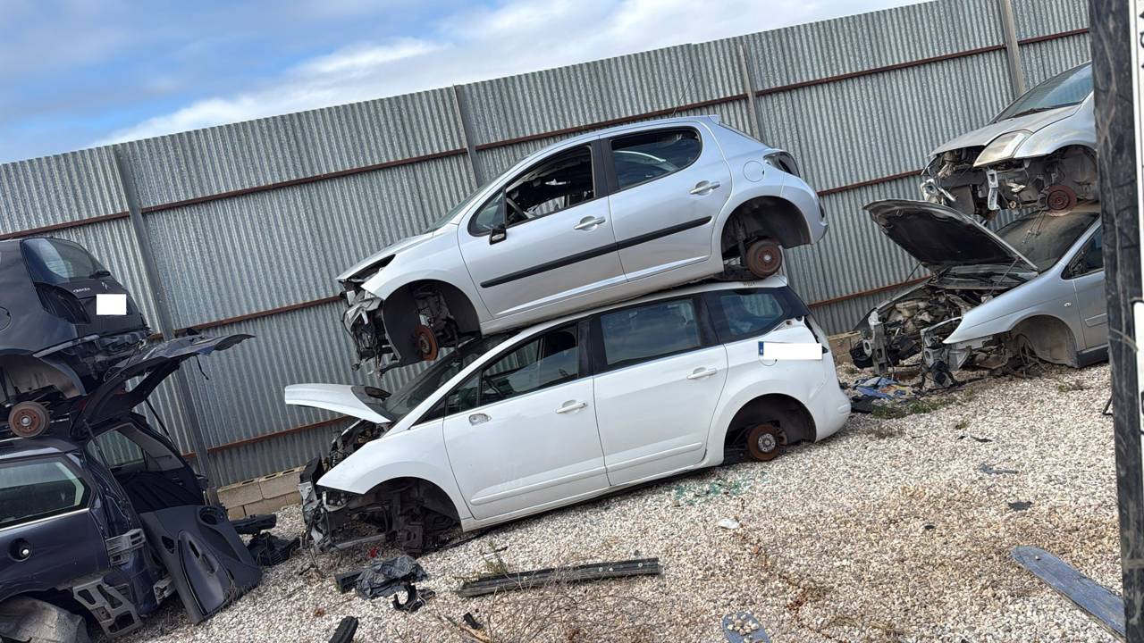 Imagen del vehículo PEUGEOT 5008