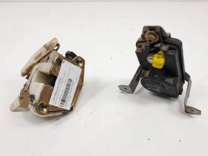 CERRADURA PUERTA TRASERA IZQUIERDA MB669753 MITSUBISHI MONTERO (V20/V40) Autodesguaces Alicante