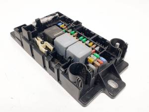 CAJA RELES / FUSIBLES K8D214N030AC LAND ROVER RANGE ROVER EVOQUE Autodesguaces Alicante