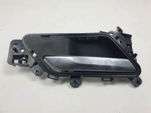 MANETA INTERIOR TRASERA IZQUIERDA GX7322601AC JAGUAR XE Autodesguaces Alicante