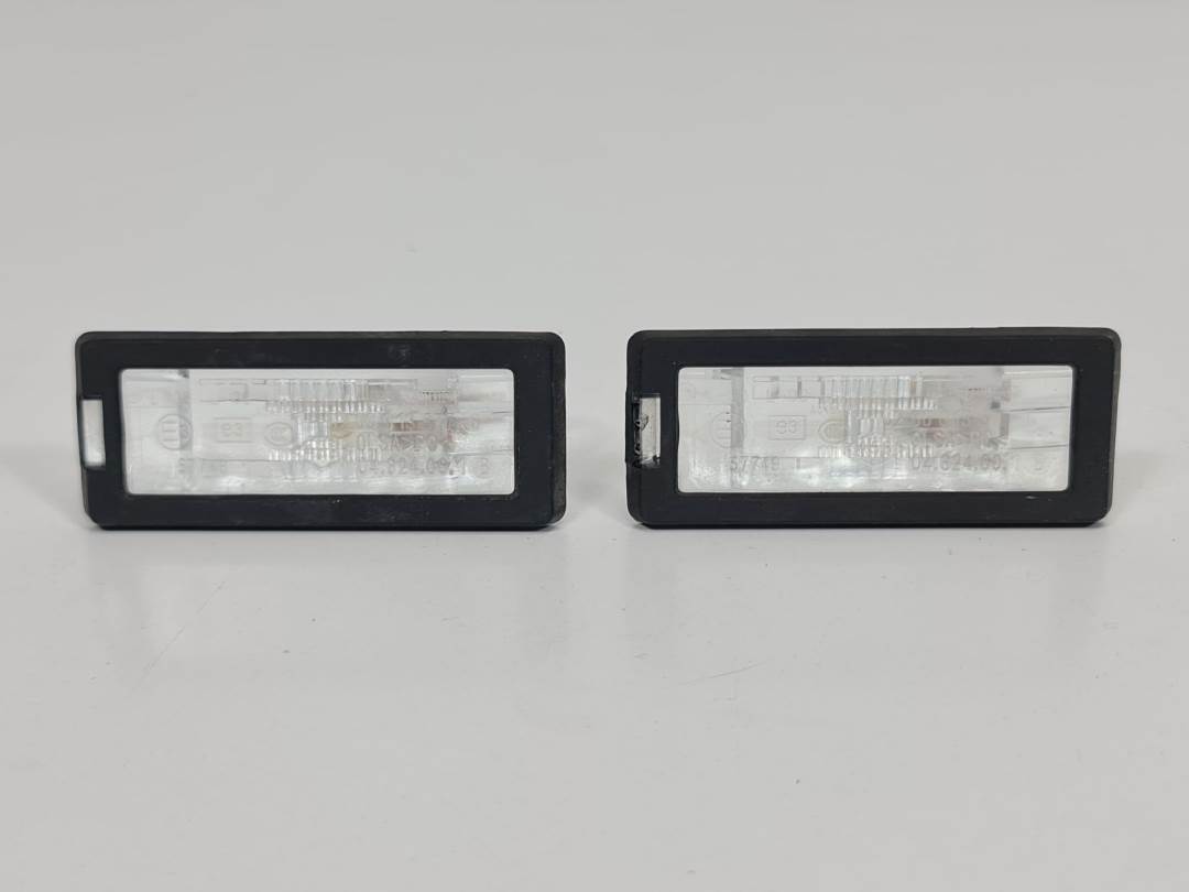 PILOTO MATRICULA - 8200013577 - RENAULT - CAPTUR (J5AL)