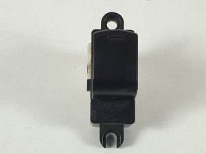 MANDO ELEVALUNAS TRASERO IZQUIERDO NISSAN NOTE Autodesguaces Alicante