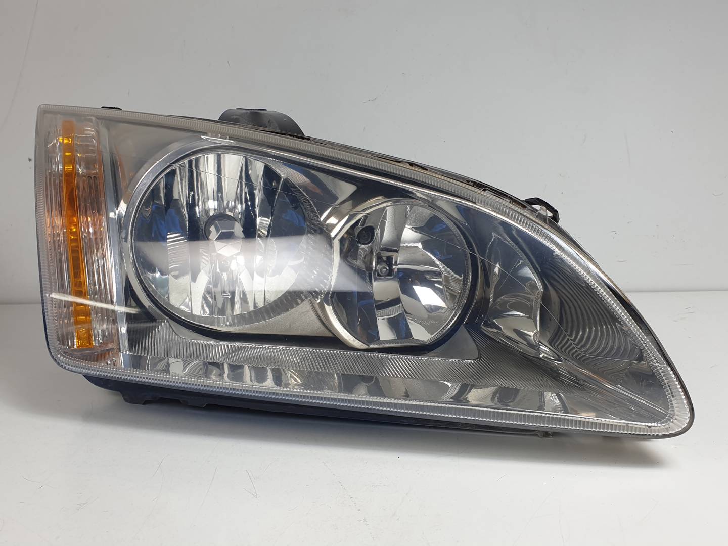 FARO DERECHO - 084311169R - FORD - FOCUS BERLINA (CAP)